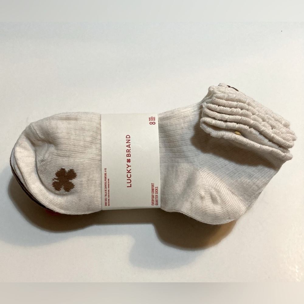 8 PR LUCKY 🍀 BRAND SOCKS QUARTER LENGTH  
RIBBED TEXTURE